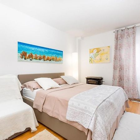 Apartment Anton Punat Exterior photo